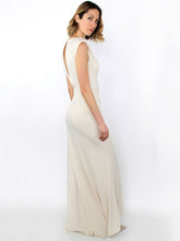 Carica l'immagine nel visualizzatore di Gallery, Abito con buco e nodo