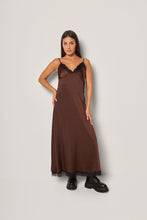 Carica l'immagine nel visualizzatore di Gallery, Abito lungo in raso con pizzo