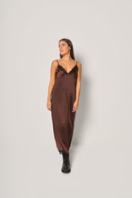 Carica l'immagine nel visualizzatore di Gallery, Abito lungo in raso con pizzo