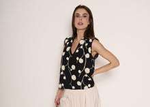 Carica l'immagine nel visualizzatore di Gallery, Canottiera con scollo a V e colletto