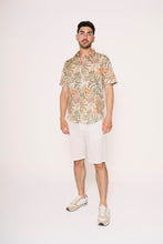 Carica l'immagine nel visualizzatore di Gallery, Camiciotto in mussola a fantasia tropicale