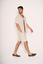 Carica l'immagine nel visualizzatore di Gallery, Camiciotto beige con collo bowling