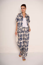 Carica l'immagine nel visualizzatore di Gallery, Completo camicia e pantalone con stampa astratta