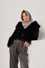 Carica l'immagine nel visualizzatore di Gallery, Pelliccia corta