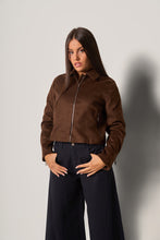 Carica l'immagine nel visualizzatore di Gallery, Giacca corta scamosciata donna