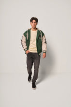 Carica l'immagine nel visualizzatore di Gallery, Giubbotto college con scritte