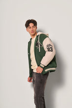 Carica l'immagine nel visualizzatore di Gallery, Giubbotto college con scritte