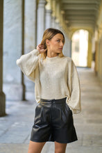 Carica l'immagine nel visualizzatore di Gallery, Lupetto con pailettes