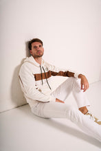 Carica l'immagine nel visualizzatore di Gallery, Felpa panna con cappuccio e fascia marrone a contrasto