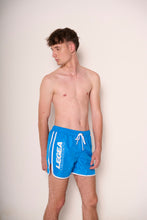 Carica l'immagine nel visualizzatore di Gallery, Costume da bagno uomo corto azzurro con bande bianche