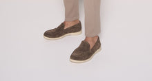 Carica l'immagine nel visualizzatore di Gallery, Mocassino in pelle scamosciata tortora