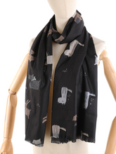 Carica l'immagine nel visualizzatore di Gallery, Sciarpa da donna fantasia cani