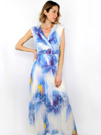 Vestito con scolllo incrociato e cintura