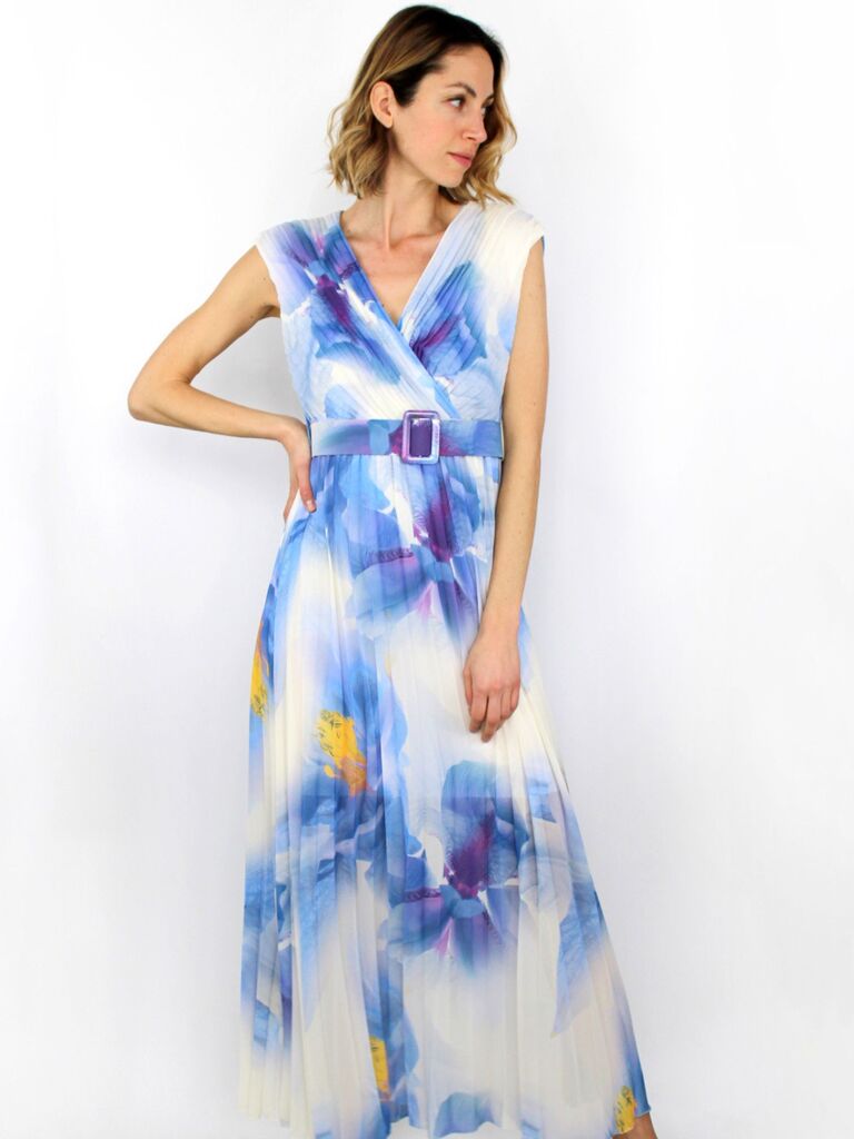 Vestito con scolllo incrociato e cintura