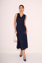 Abito smanicato in denim con cintura sottile