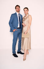 Abito classico maschile con dettagli sartoriali