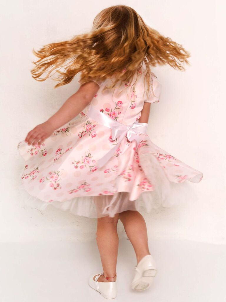 Abito in fantasia con fiori e tulle