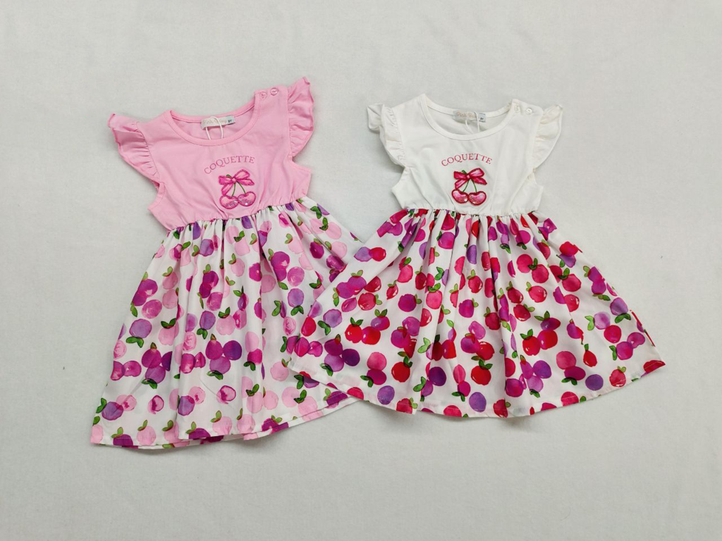 Abito da bambina con fantasia ciliegie