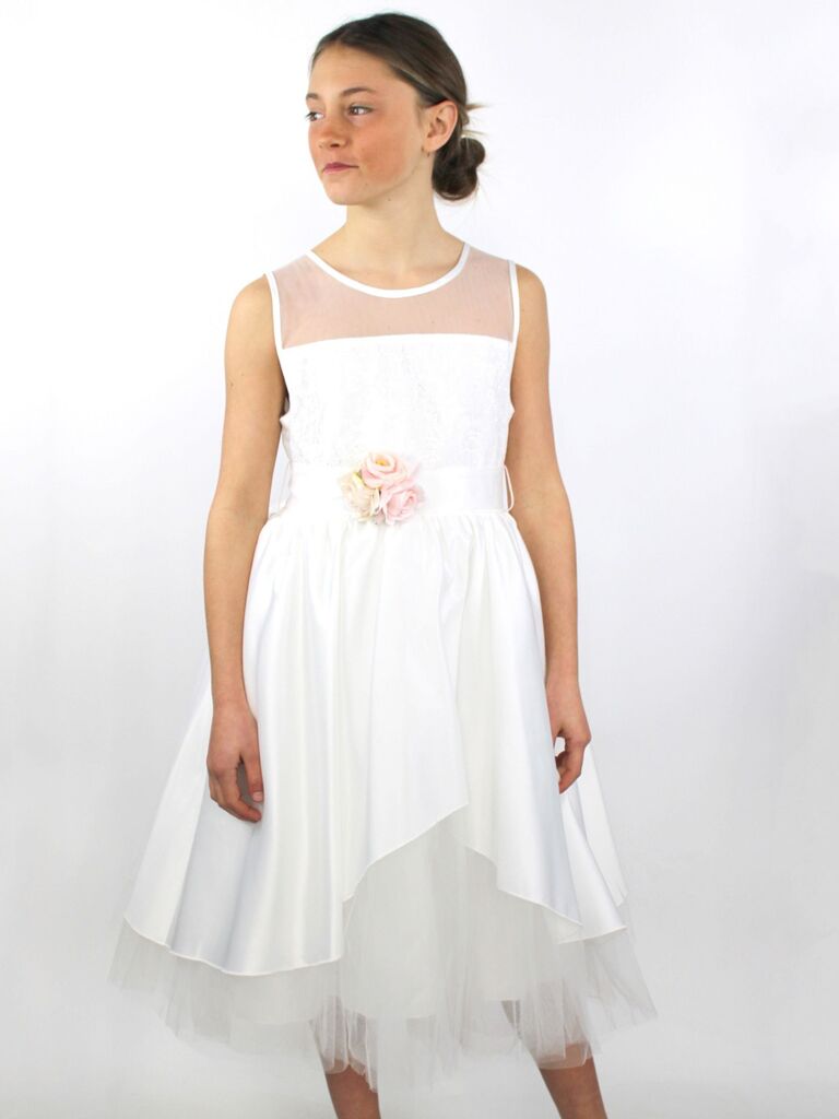 Abito ampio con tulle e cintura