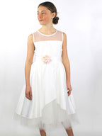 Abito ampio con tulle e cintura