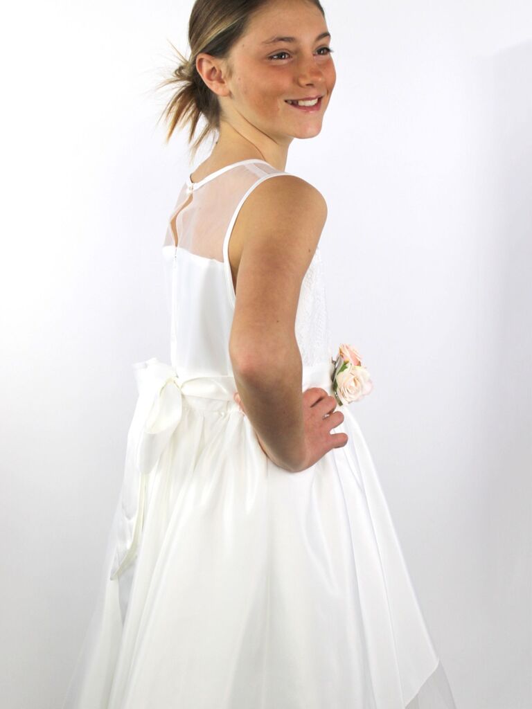 Abito ampio con tulle e cintura