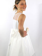 Abito ampio con tulle e cintura