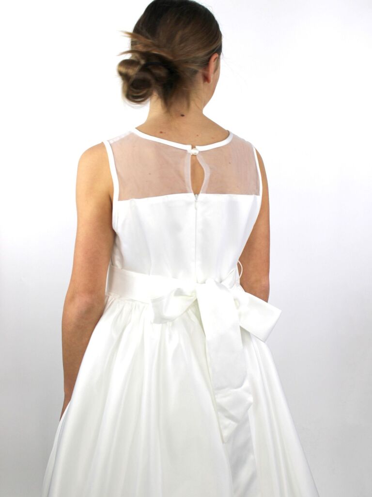 Abito ampio con tulle e cintura