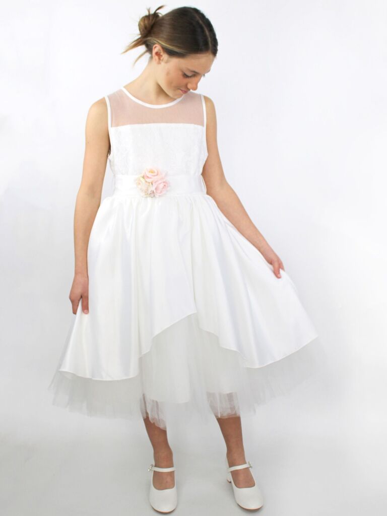Abito ampio con tulle e cintura