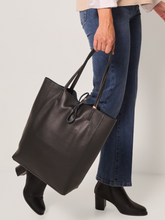 Carica l&#39;immagine nel visualizzatore di Gallery, Borsa shopper in pelle
