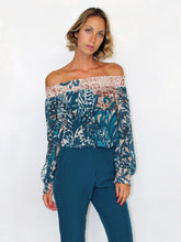 Carica l'immagine nel visualizzatore di Gallery, Camicia a barchetta
