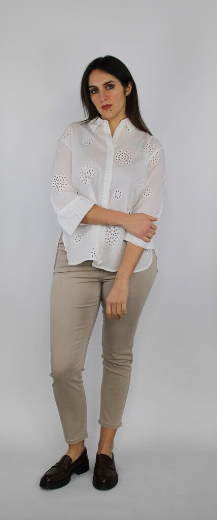 Camicia bianca traforata in cotone