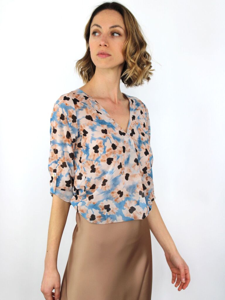 Camicia con piega scollo a punta