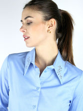 Carica l&#39;immagine nel visualizzatore di Gallery, Camicia con strass su colletto
