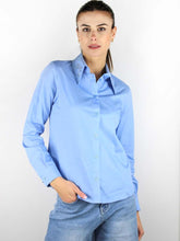 Carica l&#39;immagine nel visualizzatore di Gallery, Camicia con strass su colletto
