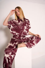 Carica l&#39;immagine nel visualizzatore di Gallery, Camicia bordeaux tropical vibes
