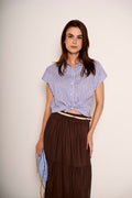 Camicia a righe con nodo frontale