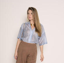 Carica l&#39;immagine nel visualizzatore di Gallery, Camicia Azzurra in chiffon con elastico in vita
