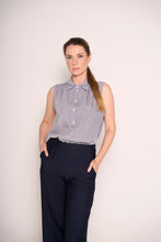 Carica l&#39;immagine nel visualizzatore di Gallery, Camicia smanicata a righe con collo classico
