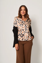 Carica l&#39;immagine nel visualizzatore di Gallery, Camicia fantasia animalier

