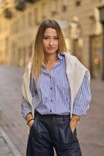 Carica l&#39;immagine nel visualizzatore di Gallery, Camicia over a righe
