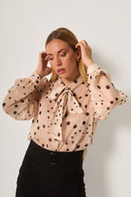 Camicia in voile con fiocco e pois