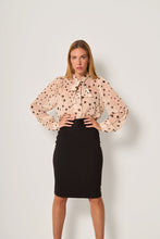 Carica l&#39;immagine nel visualizzatore di Gallery, Camicia in voile con fiocco e pois
