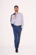 Carica l&#39;immagine nel visualizzatore di Gallery, Camicia in misto lino con bottoni ricoperti
