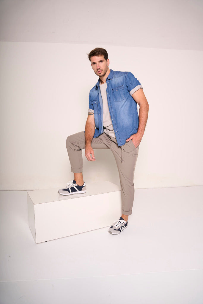 Camicia di Jeans con Tasche e in Stile Urbano