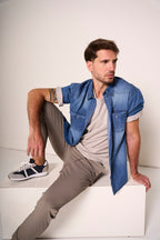 Camicia di Jeans con Tasche e in Stile Urbano