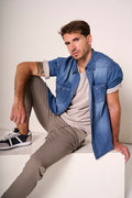 Camicia di Jeans con Tasche e in Stile Urbano