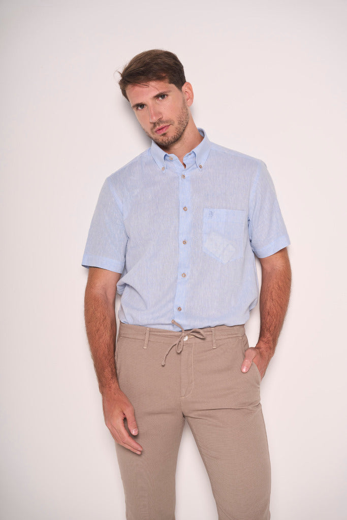 Camicia in misto lino con bottoni a contrasto