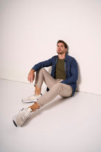Carica l&#39;immagine nel visualizzatore di Gallery, Camicia sportiva in denim con bottoni a pressione e carré
