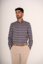 Carica l&#39;immagine nel visualizzatore di Gallery, Camicia con fantasia geometrica
