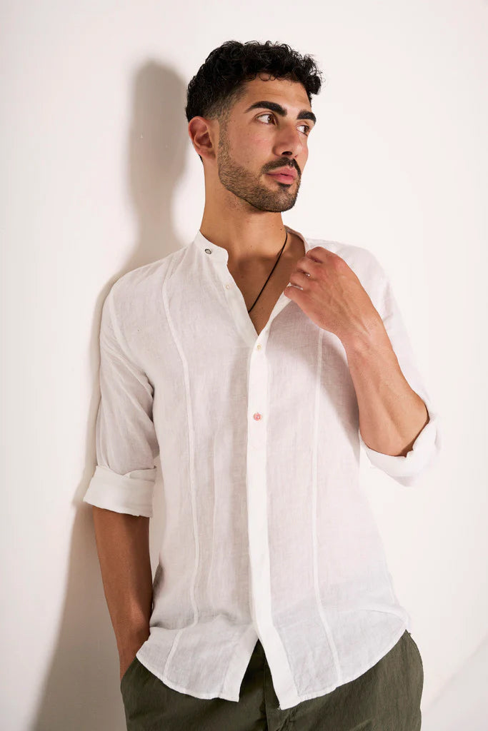 Camicia in Lino con Collo alla Coreana e Bottoni Diversi